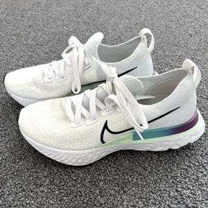 Nike FlyKnit Sneaker size 6